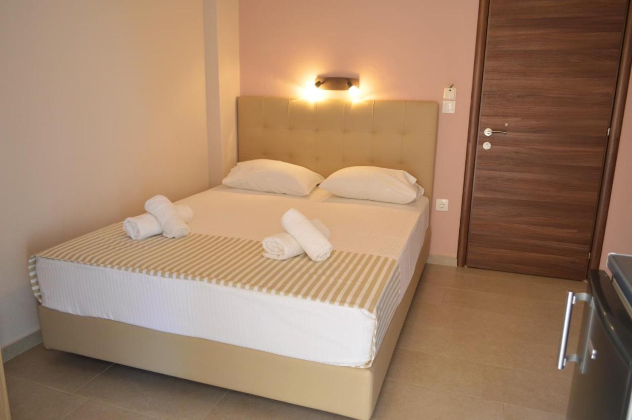 Giannas House Aparthotel Sarti Esterno foto