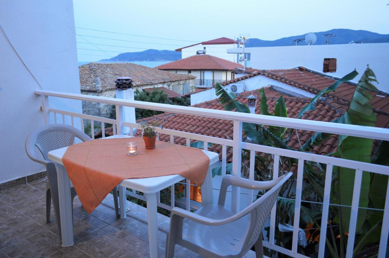 Giannas House Aparthotel Sarti Esterno foto
