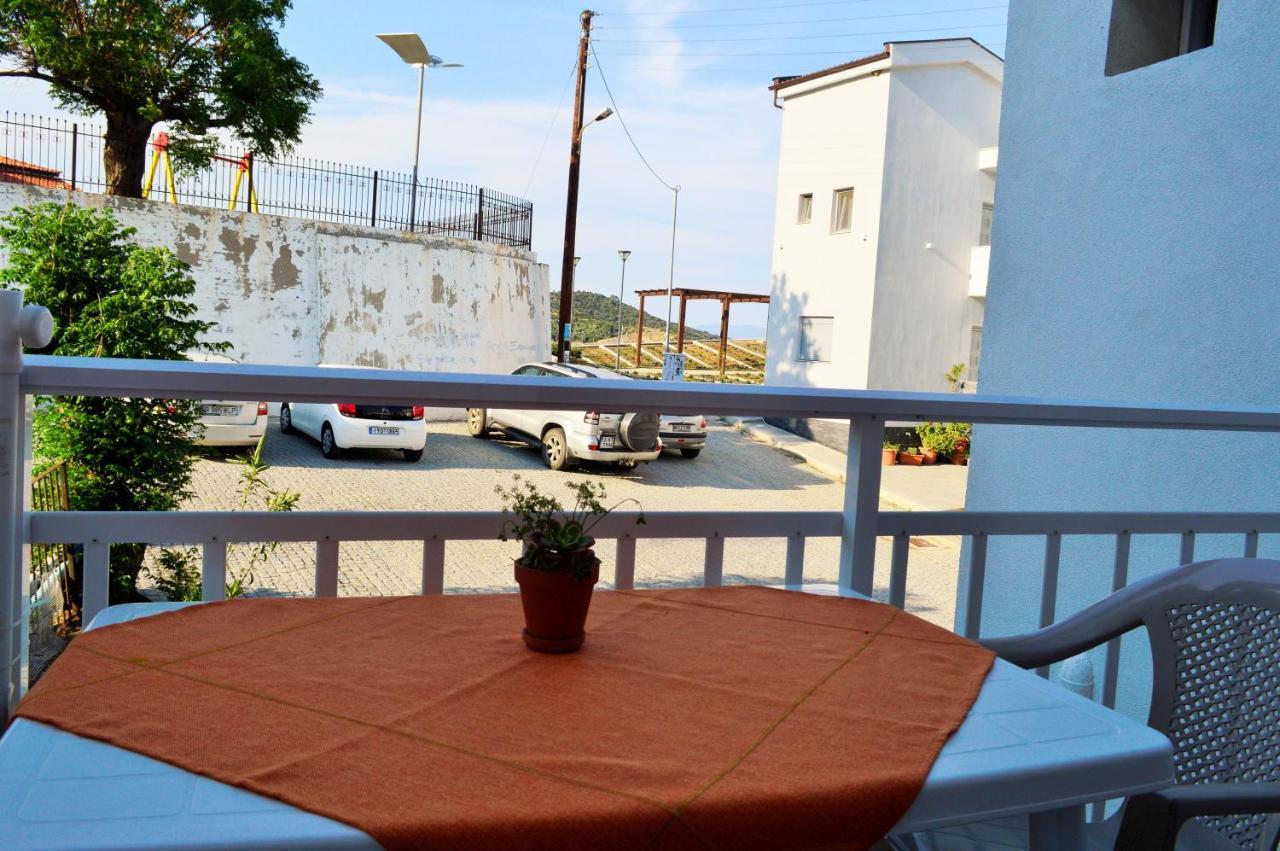 Giannas House Aparthotel Sarti Esterno foto