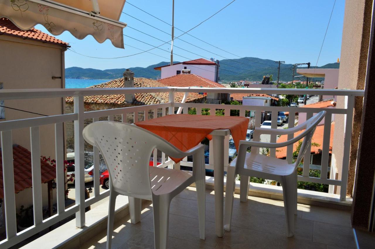 Giannas House Aparthotel Sarti Esterno foto